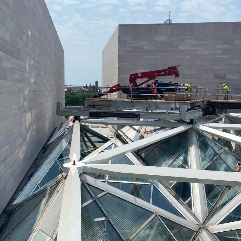 Spider crane setting units on the skylight